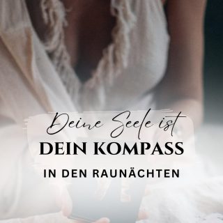 In den leisen Stunden der Raunächte, wenn die Welt zur Ruhe kommt, öffnet sich das Tor zu einer inneren Stimme. In dieser Stille, spricht deine Seele zu dir und sendet dir wertvolle voranbringende Impulse für deinen Lebensweg, die gern im hektischen Alltag überhört werden.

Es ist die Zeit, in der das Rauschen des Alltags verstummt und deine tiefsten Gefühlsebene zum Vorschein tritt. Eine Gefühlebene die dir aufzeigt, ob du deine sehnlichsten Wünsche bereits auslebst, oder es noch irgendwo Kurkorrektur benötigt.

Liebst du die Stille, weil sie dich liebevolle lenkt und leitet oder meidest du die Stille, weil du Angst davor deinem Herzen zu folgen? Die Raunächte der Neuzeit sind eine Einladung zur Selbstreflexion, ein Geschenk an dich selbst, um in die tiefe Wahrheit deiner Seele einzutauchen.
Nach welcher Veränderungen sehnst du dich in deinem Leben und warum hast du sie noch nicht angestoßen? Geht es um deine Traumwohnung, Beziehung, Geldsegen, mehr Entspannung, Wertschätzung, innere Ruhe, Berufung…

Spüre gemeinsam mit mir in den Raunächten der Neuzeit deine Widerstände und Ängste auf, die deine Träume und Wünsche an der Erfüllung hindern. Lass uns gemeinsam die Widerstände und Ängste in die Wandlung bringen, damit du endlich in das Leben, dass für dich bestimmt ist, eintreten kannst.

Den Link für die Manifestationsanleitung findest du in der Bio.

#raunächte #innerestimme #magischestille #seelelauschen #selbstreflexion #magiedernacht #dezember2023 #selbstliebe #spiritualität #lauramalinaseiler