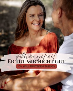 Ich weiß, dass er mir nicht guttut. Warum will ich trotzdem zurück?

Meine Freundin hat es endlich geschafft...

Trennung!

Nach vielen Monaten (oder waren es tatsächlich Jahre🤔) unwürdiger Beziehung, hat sie sich getrennt. Mit zitternden Knien, aber immerhin Selbstbestimmt.

Drei Tage später schmachtet sie ihr Handy an und will ihm schreiben, dass sie ihn vermisst und es verdammt nochmal nicht ohne ihn aushält. Ich glaube das ist der Moment, an dem nicht Betroffene die Augen verdrehen und sich Fragen, was stimmt mit ihr nicht🙄

Jetzt kommt das Unlogische und Fatale.

Sie will nicht zu ihm zurück, weil er die Beziehung von heute auf morgen wertschätzt, sondern weil ihr Körper das "ungesunde" Vertraute vermisst.

Das ist nicht die LOGISCHE Verstandsebene, denn unser Gehirn sucht nicht automatisch nach dem, was gesund und gut für uns ist. 

Das ist psychoLOGISCH im Körper verankert, der nach Gefühlen sucht, die ihm vertraut geworden sind. Egal ob schön oder unschön.

Wenn du Liebe, Angst, Hoffnung und Enttäuschung in vergangenen Beziehungen, meist schon über die Eltern, in deine Gefühlswelt (im Körper) eingebrannt hast, entsteht daraus eine ziemlich ungünstige emotionale Abhängigkeit.

Dann sucht der Körper das vertraute GEFÜHL von Sicherheit in der Unsicherheit. Krasser 💩...vor allem wenn das Köpfchen längst weiß

"Diese Beziehung tut mir nicht gut, ich nehm sie trotzdem."

Worte bringen gar nichts, sobald Gefühle übernehmen👻

Deshalb ist loslassen oft so schwer, weil der Körper ständig wie ein Magnet das "ungesunde" vertraute anzieht. Für mich gibt es als Musterdurchbrechung nur einen Gamechanger. 

Bewusstseinsarbeit mit Hypnose und systemischer Aufstellungen🌀

Sie machen genau das sichtbar, was im Hintergrund unbemerkt die Fäden zieht und uns wie Kaugummi immer wieder zurück in Dinge wirft, die wir eigentlich nicht wollen. 

Bewusstseinsarbeit entlarvt deine ungünstigen Verhaltensmuster, unbewusste Bindungen und emotionale Verknüpfungen detektivisch.

Denn am Ende können wir nur das Verändern und ins Positive wandeln, was wir in der tiefe sichtbar machen und erkennen.

Das ist der Punkt, am dem für mich echte emotionale Unabhängigkeit beginnt✨